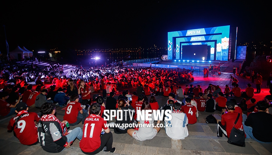 [포토S] '챔스' 결승 기다리며 한강에 모인 축구팬들