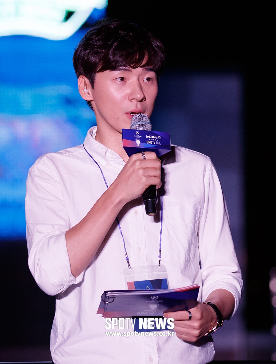[포토S] 스포티비 타임, 사전 행사 진행에 나선 박찬웅 캐스터