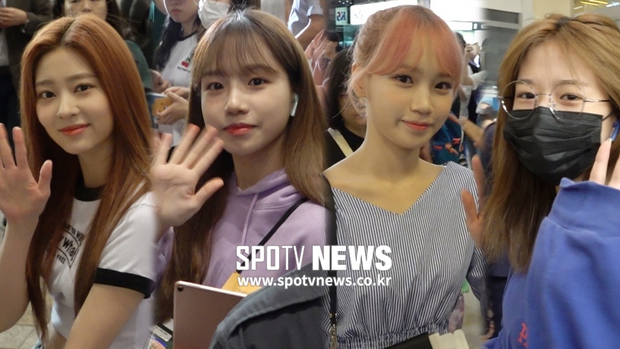 아이즈원 출국, 공항 마비시키는 인기 [영상]