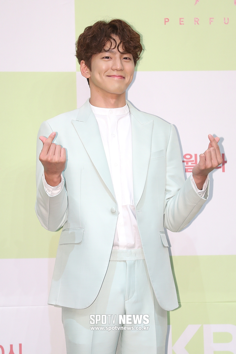 [포토S] 김민규, 아무나 어울리기 어려운 민트색 슈트