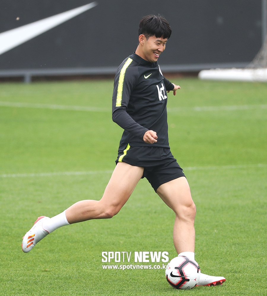 [포토S] 손흥민, '챔스 베스트 11 선정 기뻐요'