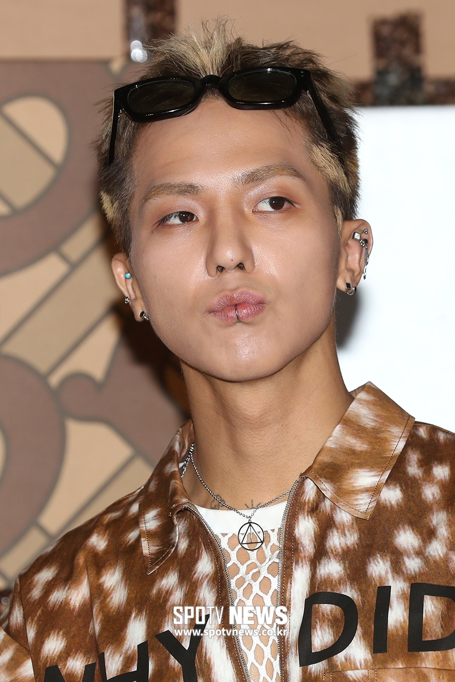 [포토S] 위너 송민호, 시선 사로잡는 입술 피어싱