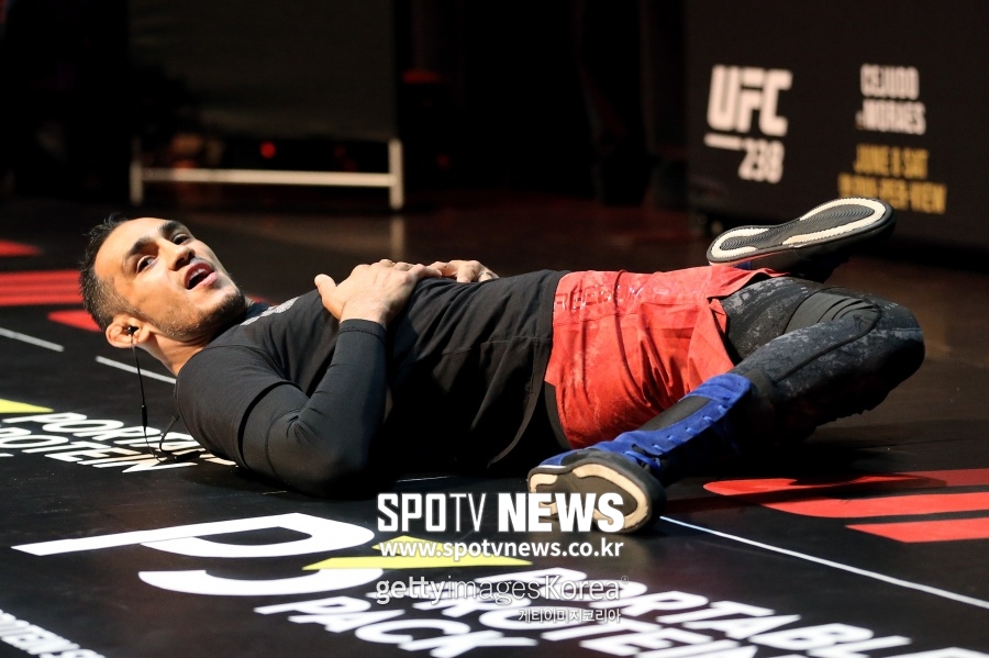[UFC] "토니 퍼거슨, 정신착란 증세 괜찮나요?"