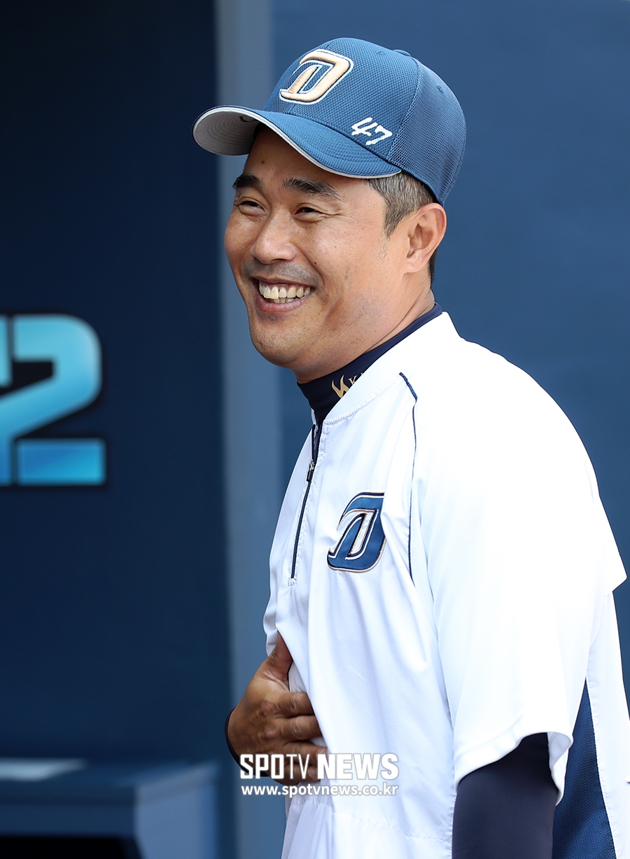 [포토S] 이호준 코치, 감량 후 샤프해진 얼굴