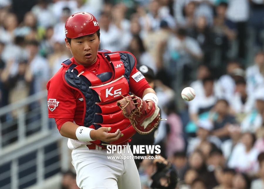 [포토S] 신범수, '공이 왜 저기 있지'