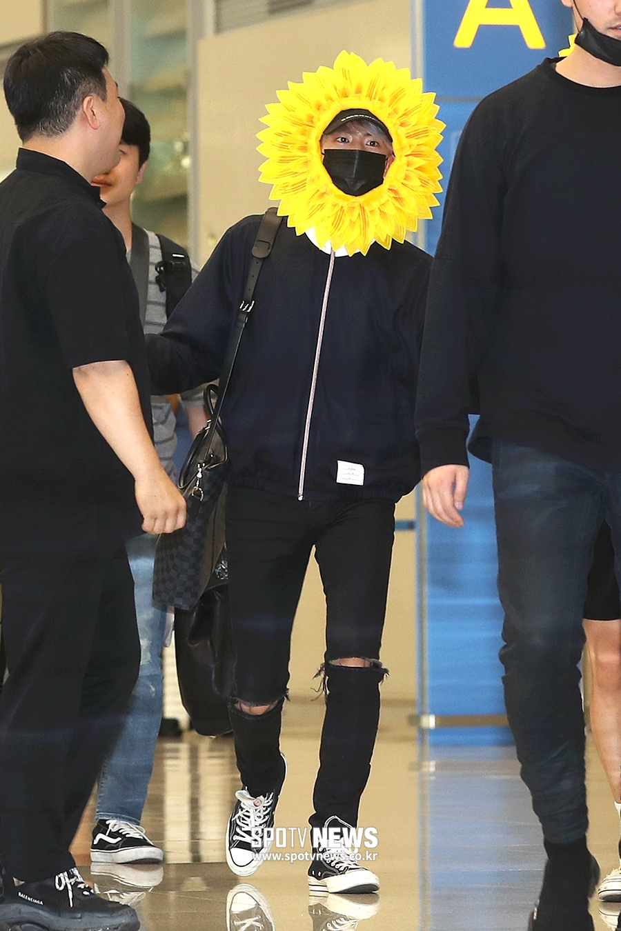 [포토S] 방탄소년단 진, 해바라기 미남