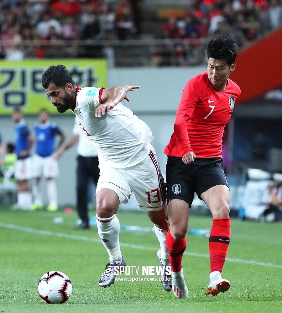 [포토S] 손흥민, '몸싸움도 안 밀려'