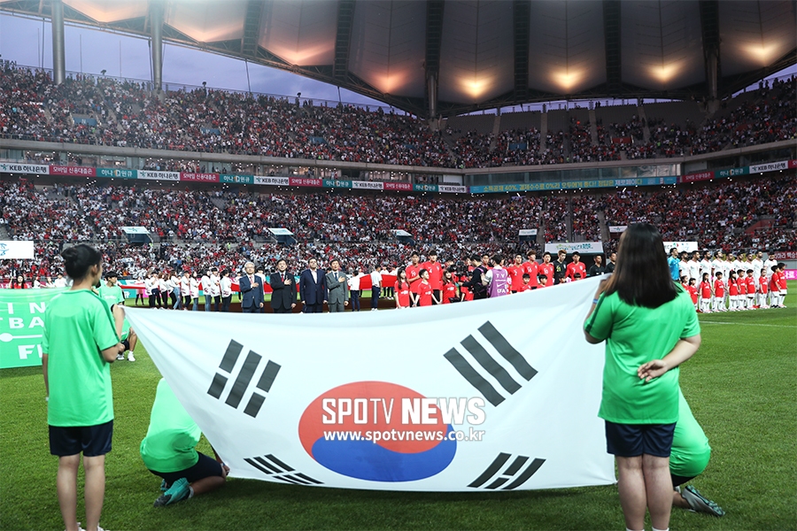 [포토S] 애국가 부르는 대표팀