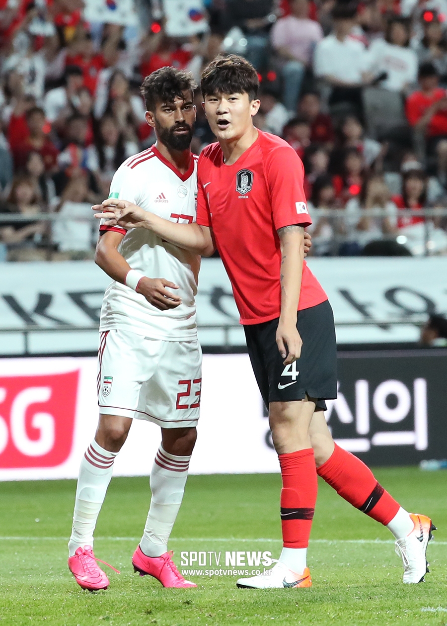 [포토S] 김민재, '몸싸움 안 밀려'