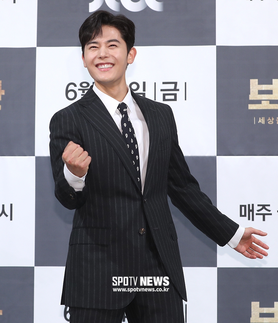 [포토S] 김동준, 귀여운 직장인의 파이팅