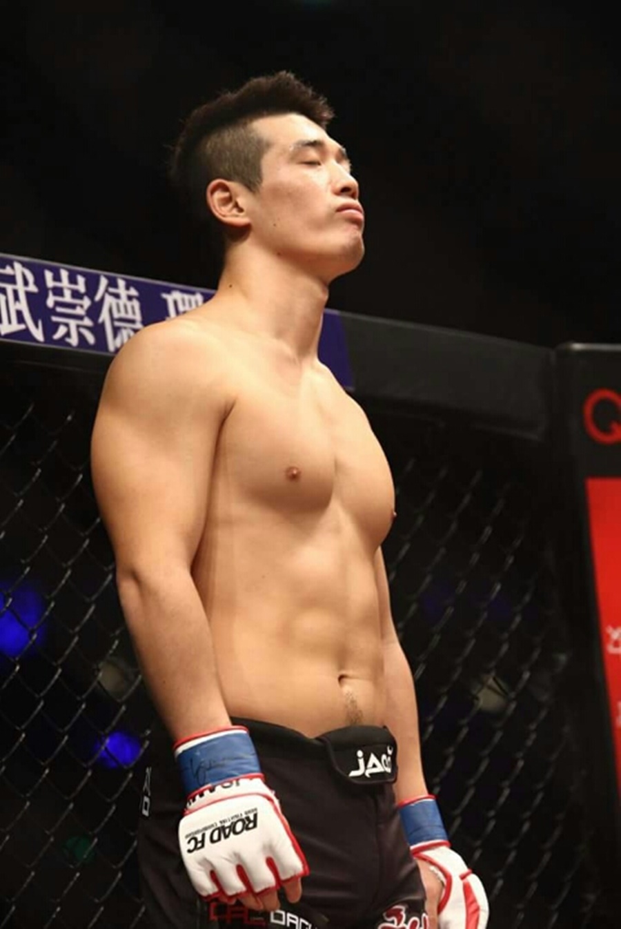 [로드FC 영상] "아내 생일 꼭 이긴다"던 라인재… 미들급 타이틀 1차 방어 실패