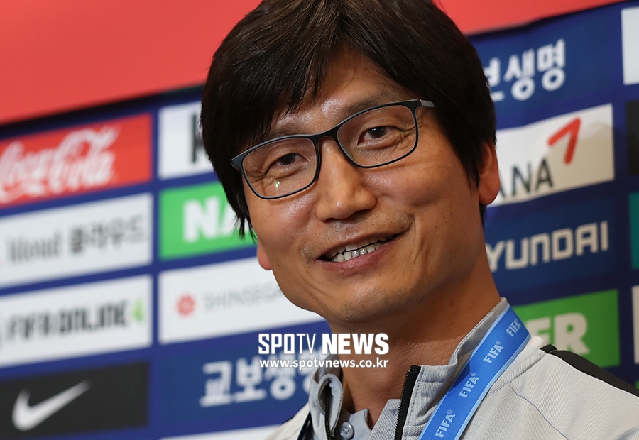 [포토S] 인터뷰 하는 정정용 감독