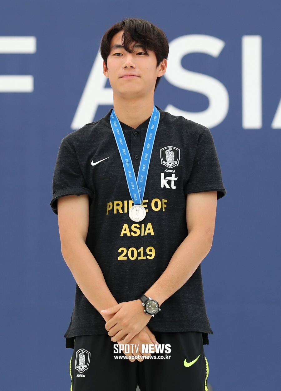 한화, 'U-20 히어로' 대전시티즌 이지솔-김세윤 시구 시타 초청