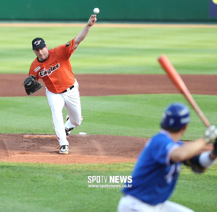 [포토S] 채드벨, '내 공을 받아라'