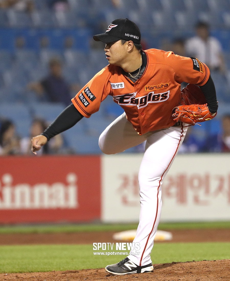 [포토S] 역투하는 김종수