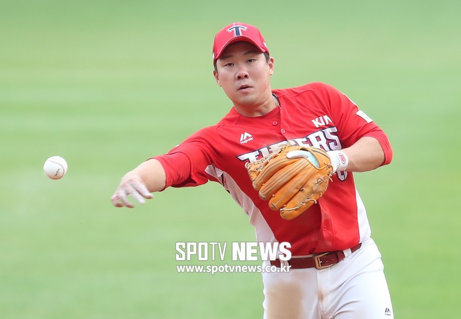 [스포츠타임 현장] KIA 위기, 안치홍 말소에 이명기 장염 김주찬 휴식까지
