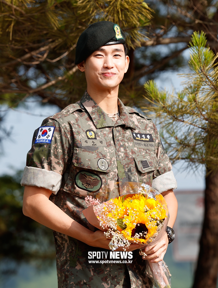 [포토S] 팬들 곁으로 돌아온 김수현