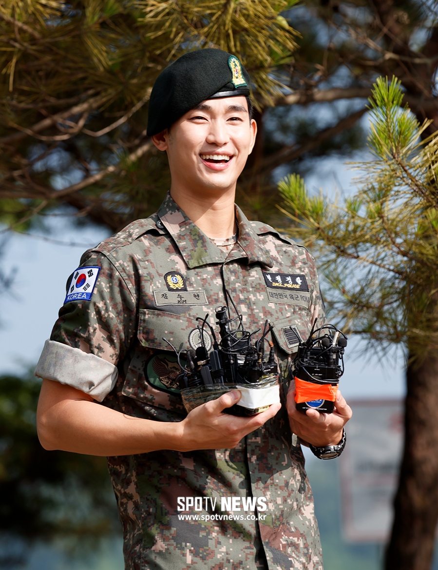 [포토S] 김수현, 기분 좋은 전역 인터뷰