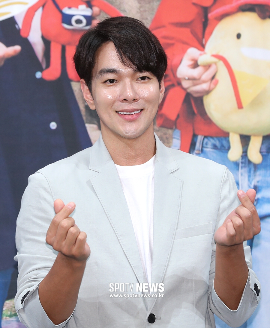 [포토S] 이규한, '하트 쑥스러워'
