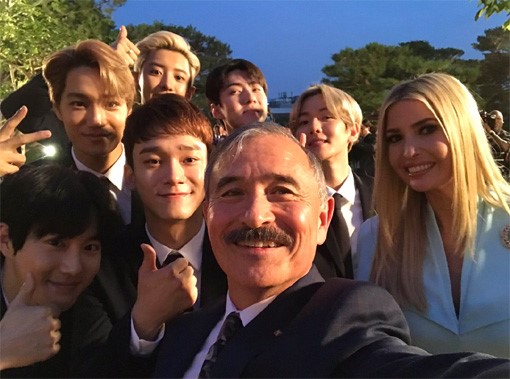 "트럼프·이방카 환영한 K팝 슈퍼스타"…엑소, 외신도 조명한 '글로벌 영향력'