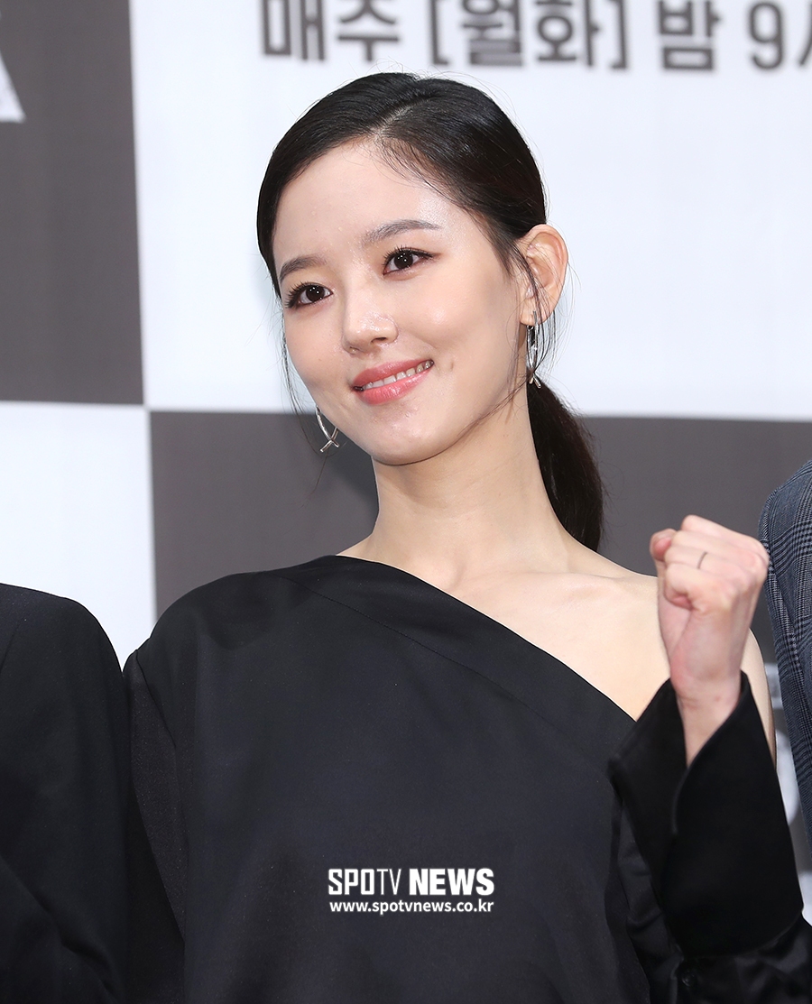 [포토S] 강한나, 오프숄더로 섹시하게
