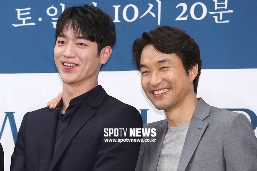 [포토S] 서강준, 한석규 어깨동무에 깜짝~