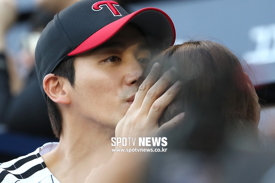 [포토S] 오창석, 연인 이채은에게 이마 키스!