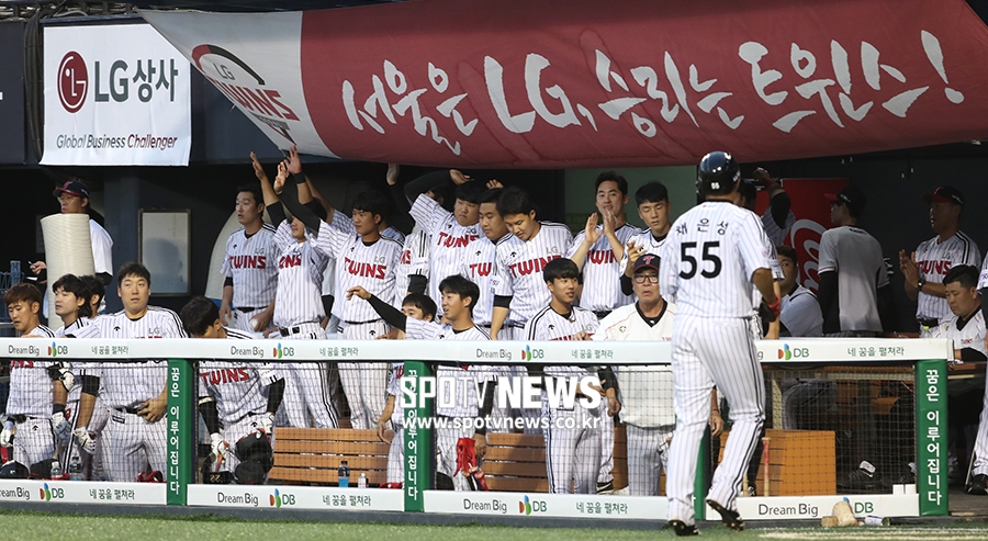 [포토S] LG, 팽팽한 균형 깬 4회 빅이닝!