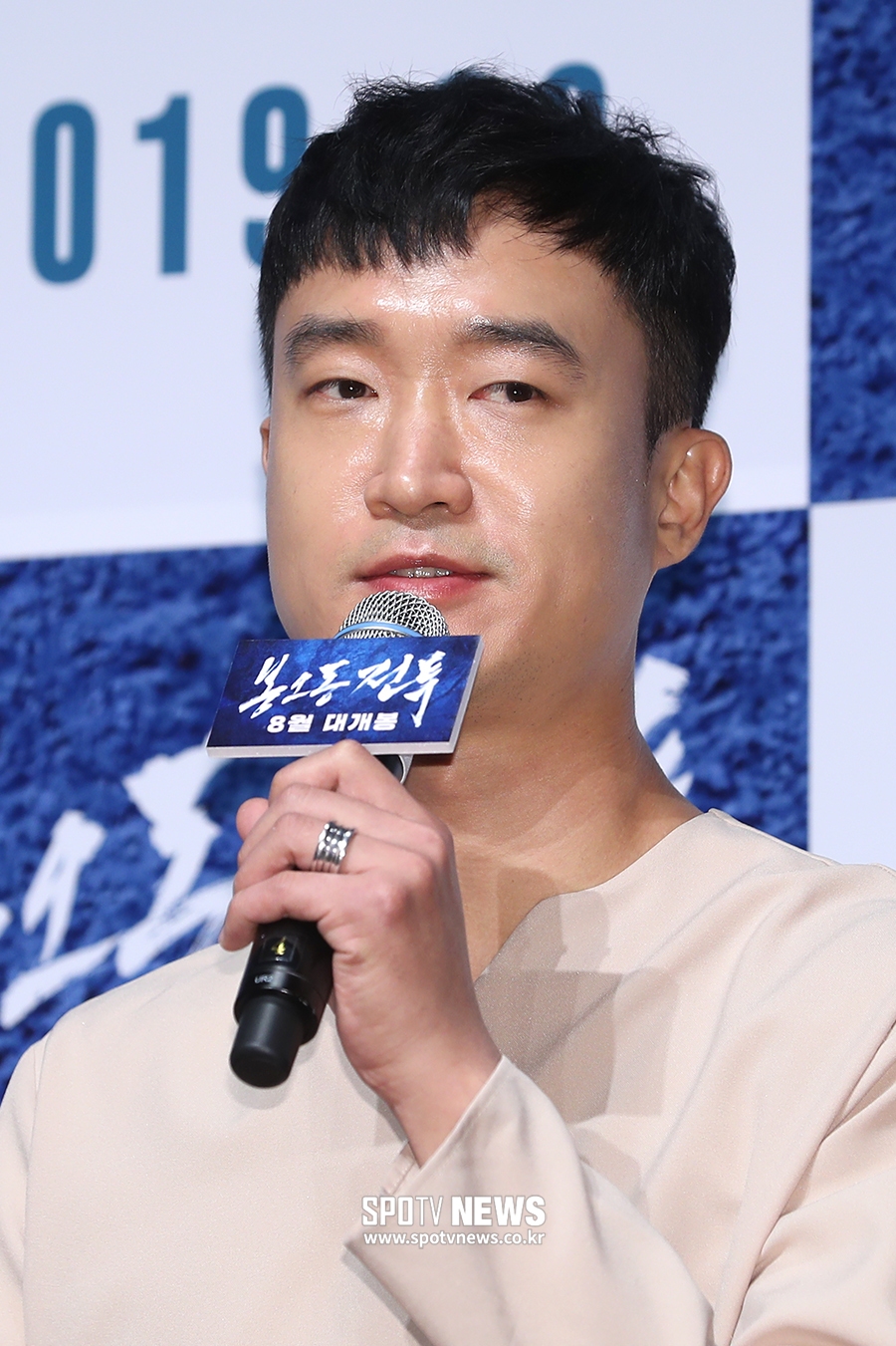 [포토S] 인사말 하는 배우 조우진