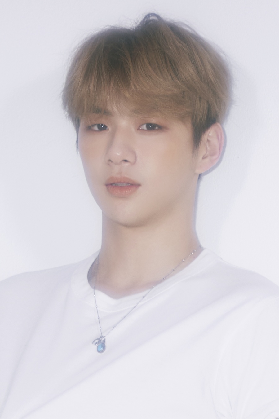 소원 이룬 부산 출신 강다니엘, 롯데 경기 시구…부산시 홍보대사까지
