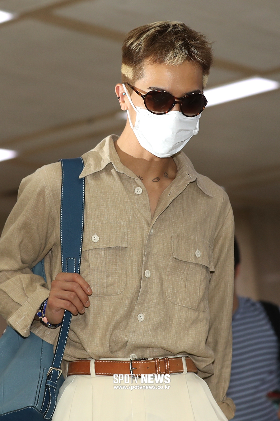 [포토S] 송민호, 선글라스와 마스크로 가려도 송민호