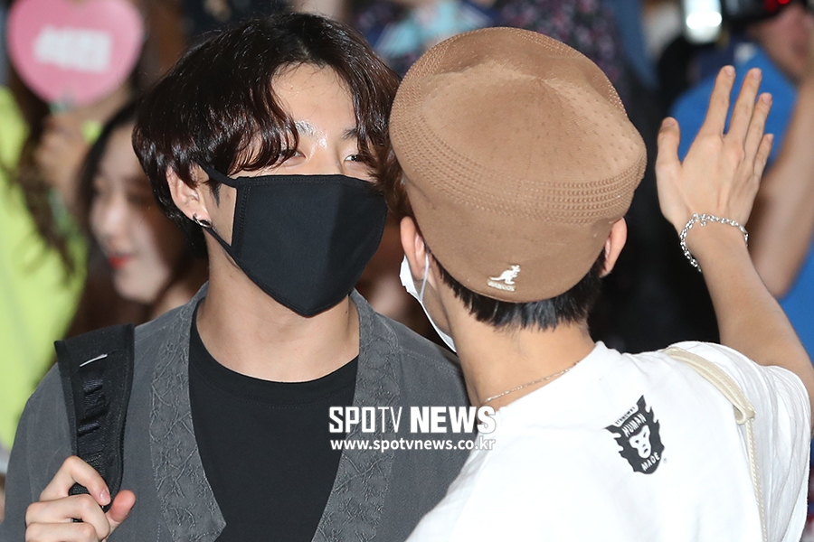 [포토S] 정국, 제이홉 형 바라보는 사랑스러운 눈빛