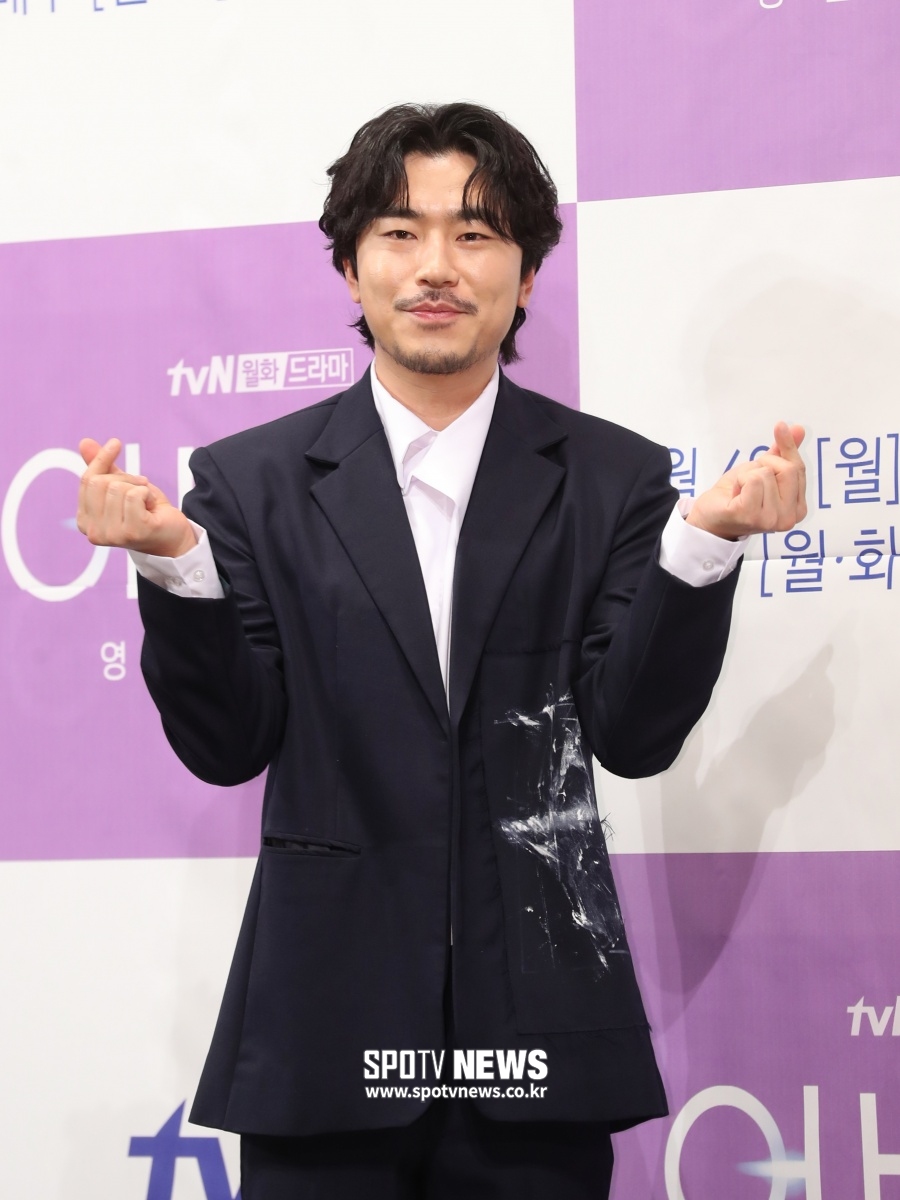이시언, 日여행사진 삭제에도…설왕설래 어디까지? "이 시국에" vs "애꿎은 불똥"[종합]