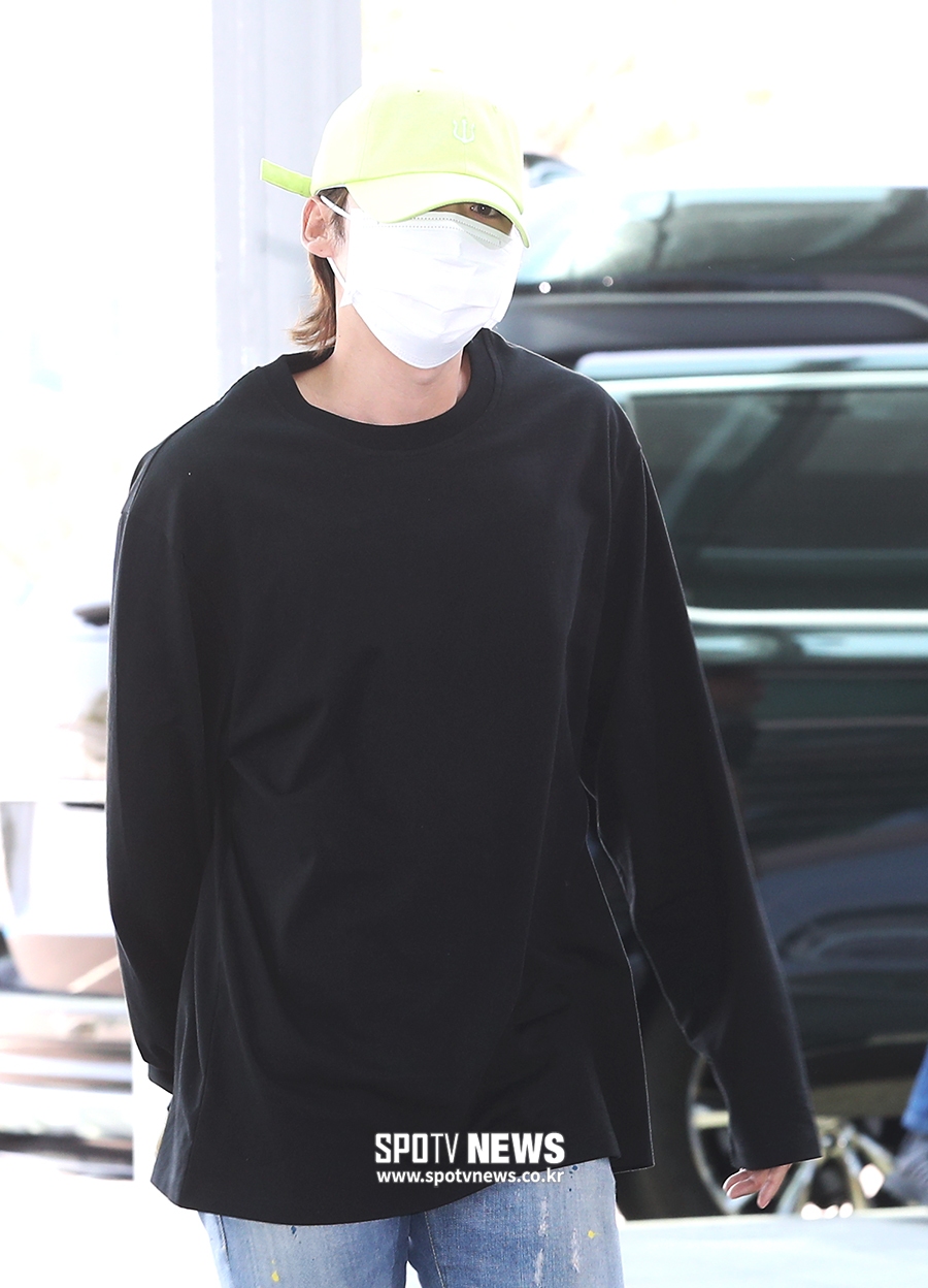 [포토S] 위너 김진우, 모자와 마스크로 꽁꽁 가리고