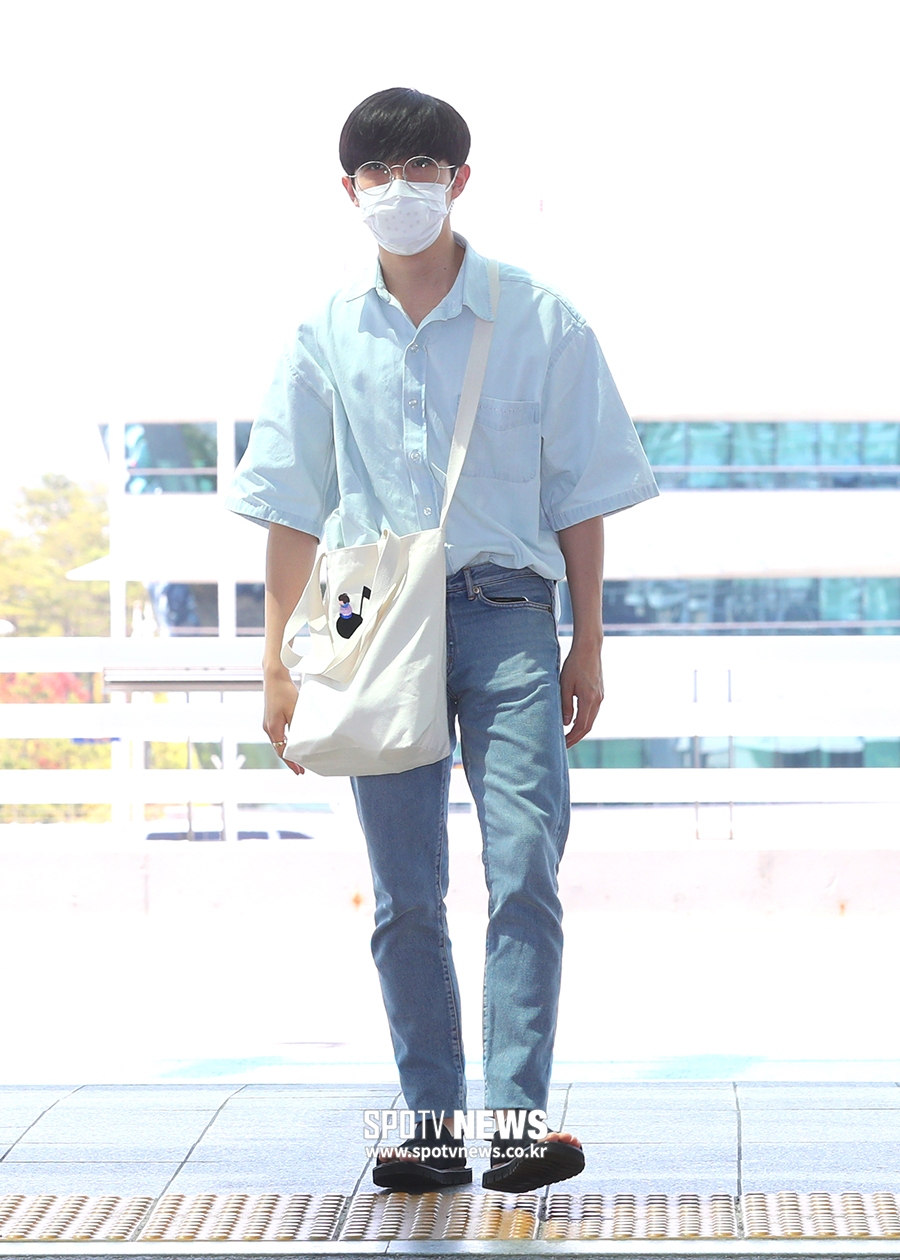 [포토S] 김재환, 시원한 공항패션