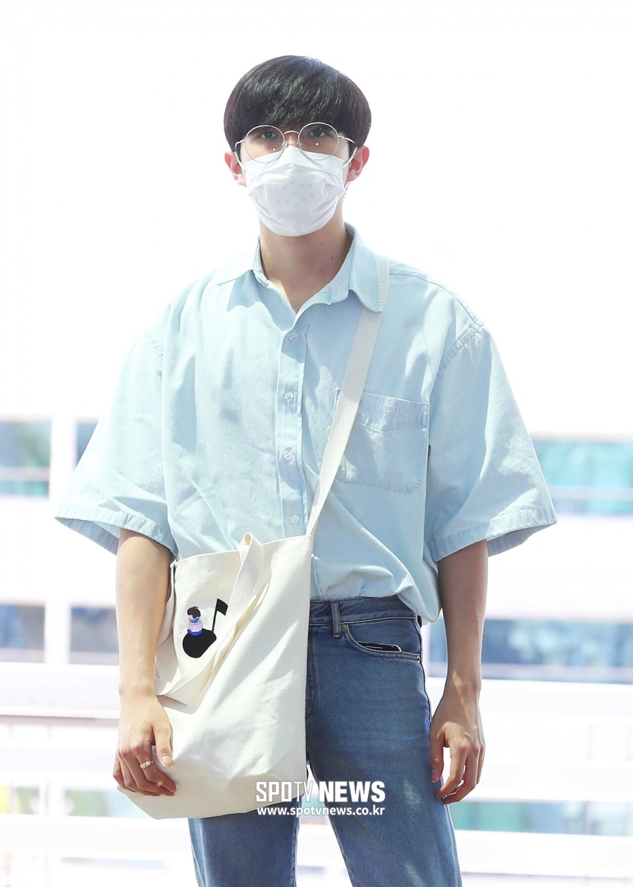 김재환(Kim jae hwan) 출국, 마스크 속 '훈남' 비주얼 [공항패션]