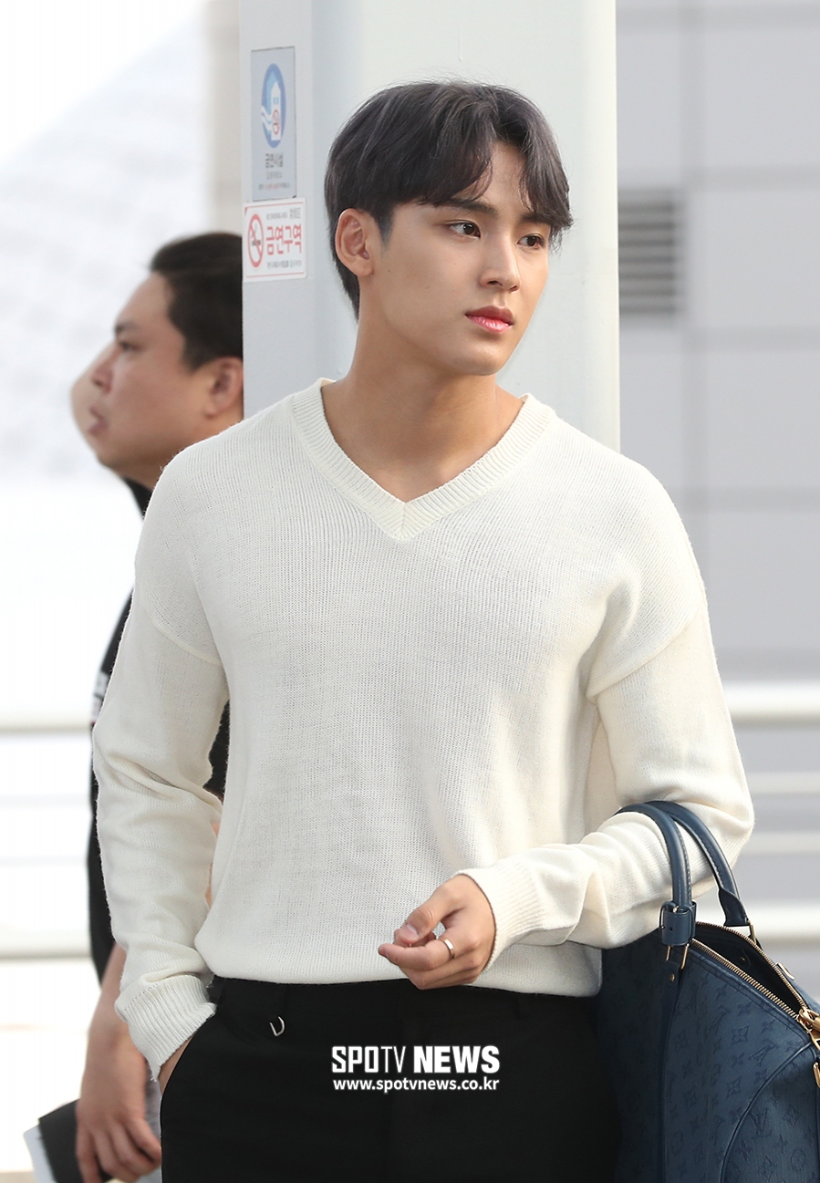 [포토S] 세븐틴 민규, 니트 패션으로 섹시하게