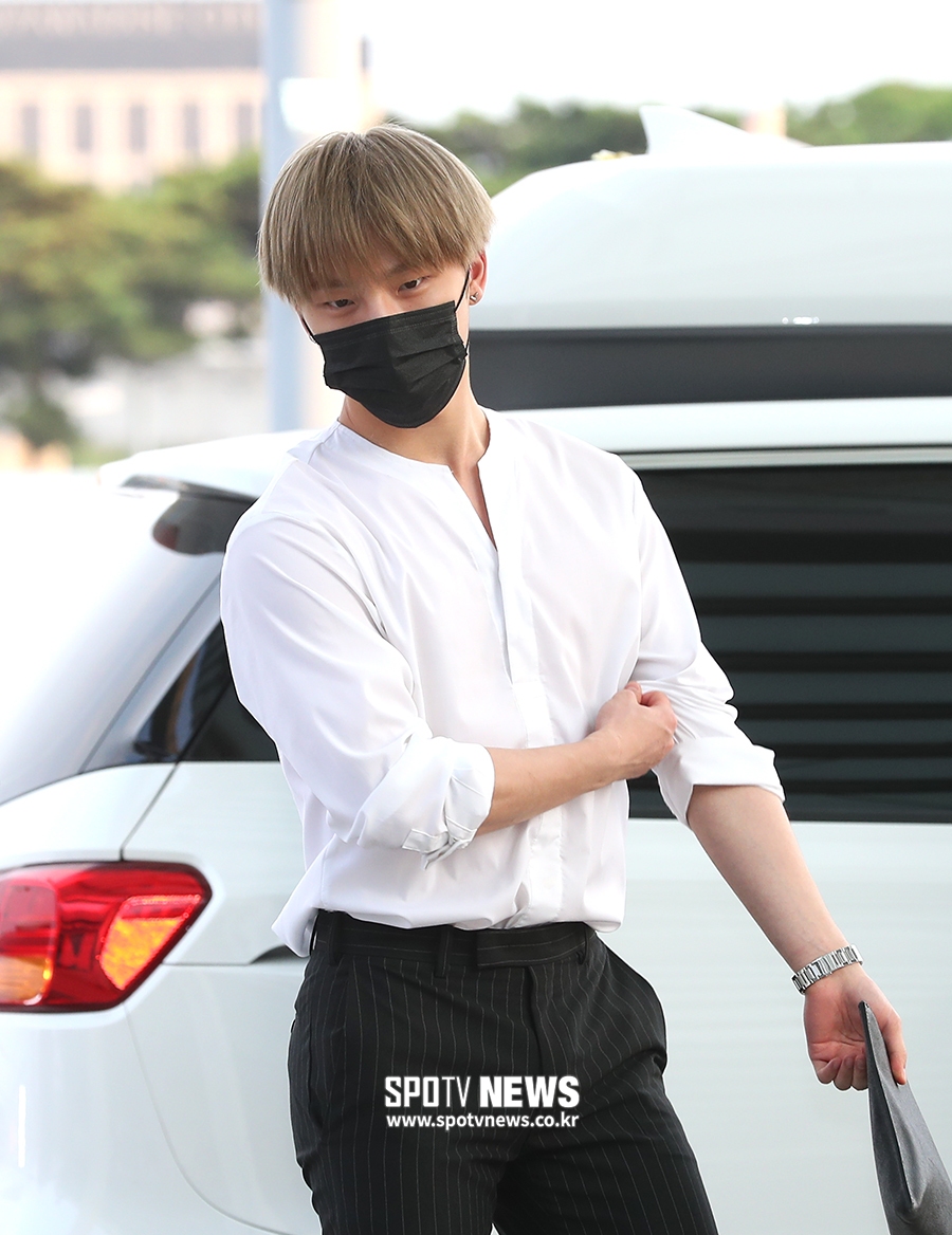[포토S] 세븐틴 디노, '심쿵' 셔츠 걷기