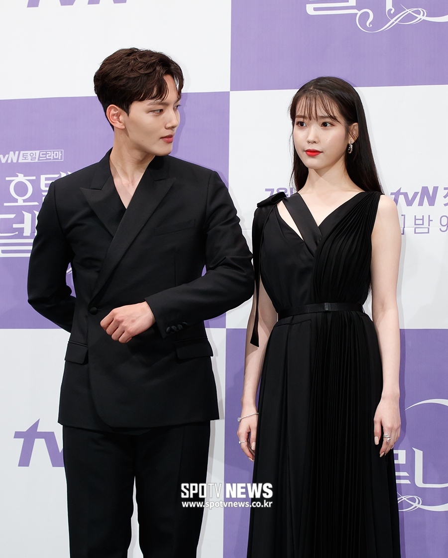 [포토S] 여진구, 자연스럽게 이지은 리드