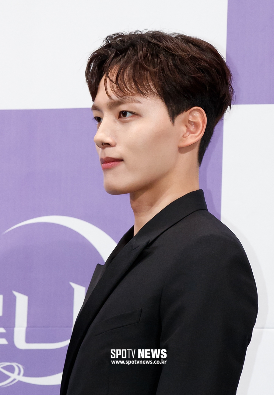 [포토S] 여진구, 날렵한 옆라인