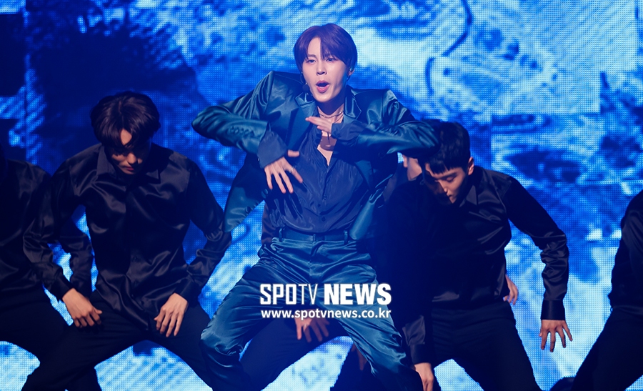 [포토S] 하성운, 무대 채우는 솔로 무대