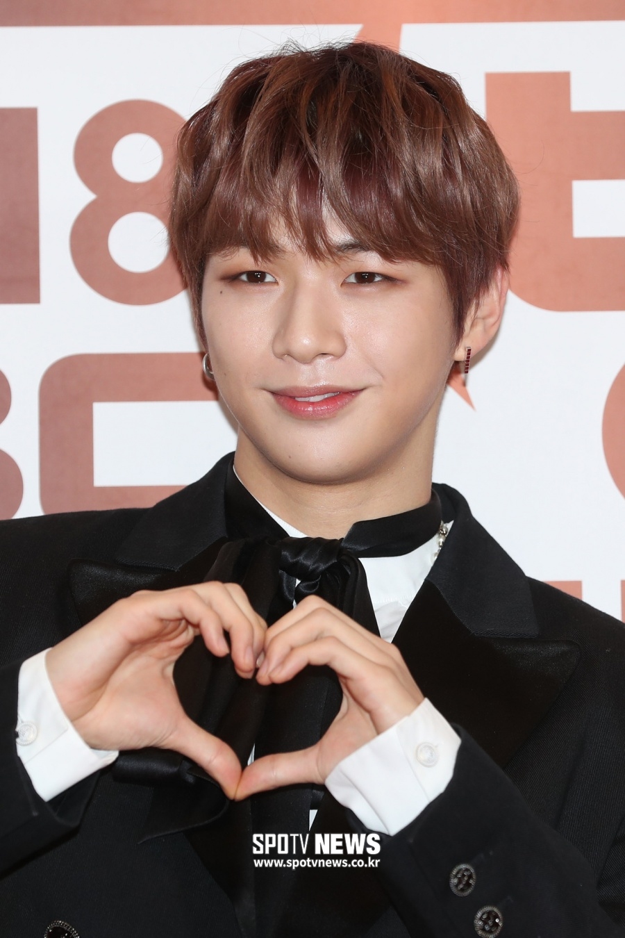 강다니엘, 오늘(9일) 솔로 첫 공식석상…부산 홍보대사+롯데전 시구