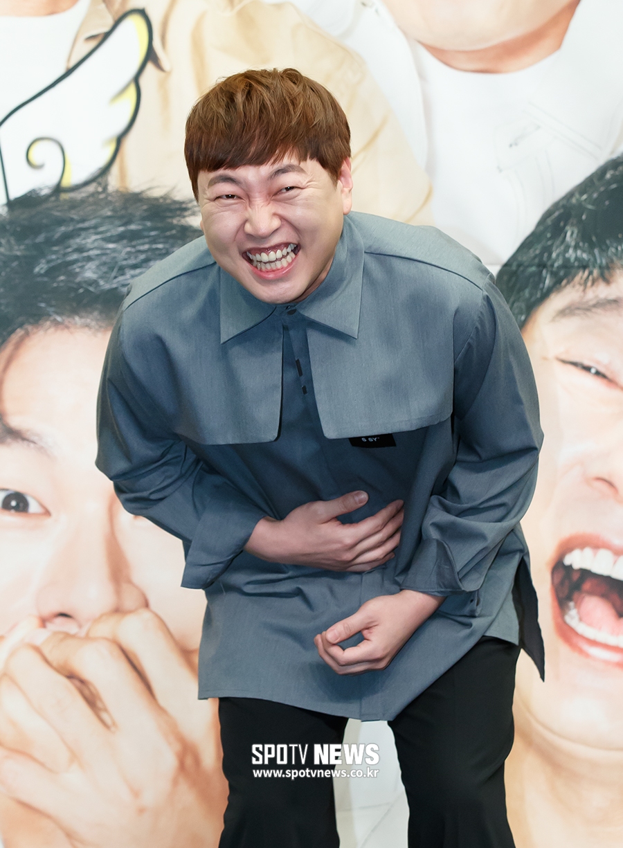 [포토S] 웃음 참지 못하는 개그맨 이진호