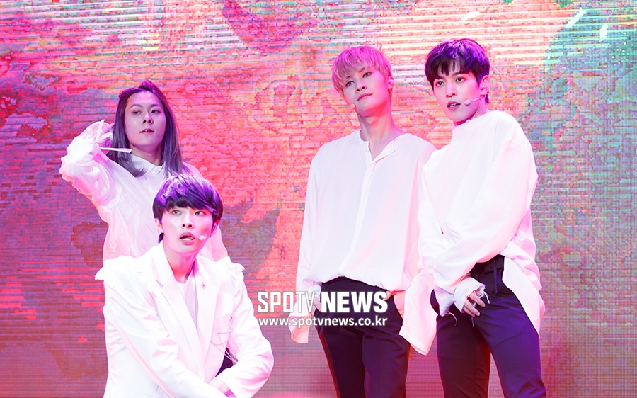 [포토S] 리미트리스, 힘찬 데뷔 무대