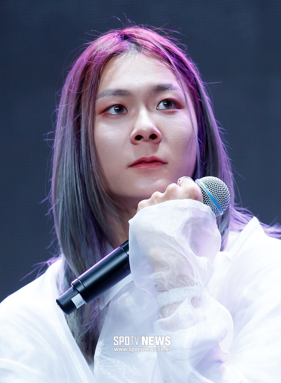 [포토S] 리미트리스 문복, 데뷔 전 돌아가신 어머니 질문에 눈물 글썽