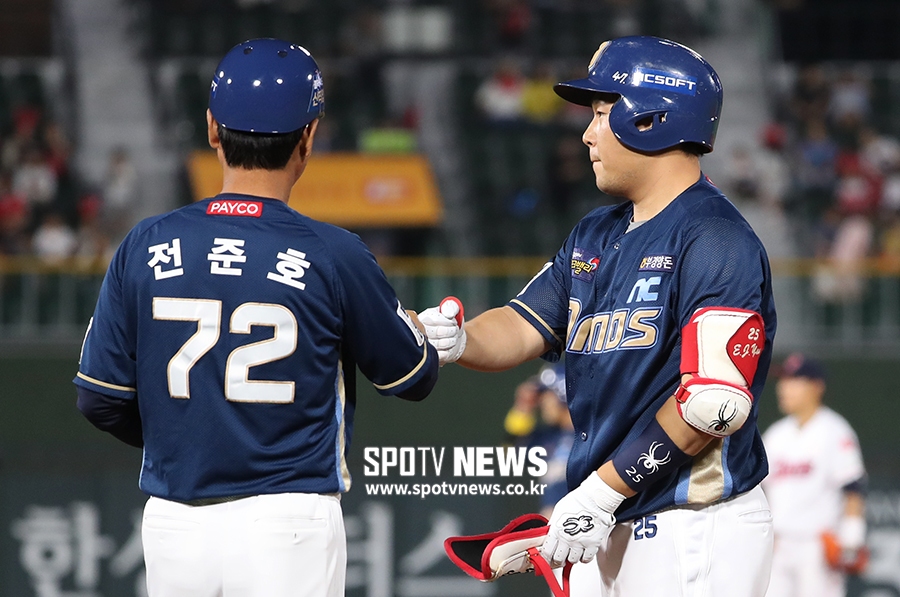 [포토S] NC, 곧바로 쫓아가는 동점 적시타