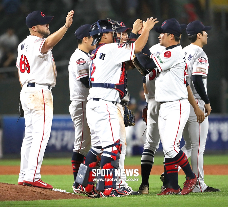 [포토S] 롯데, NC 4-1로 꺾고 6연패 탈출!