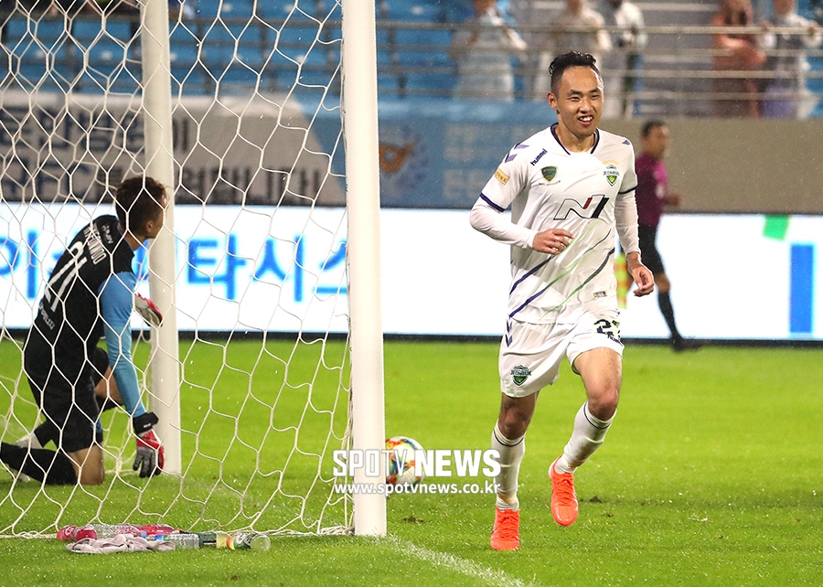 [포토S] 문선민, 해트트릭 발걸음