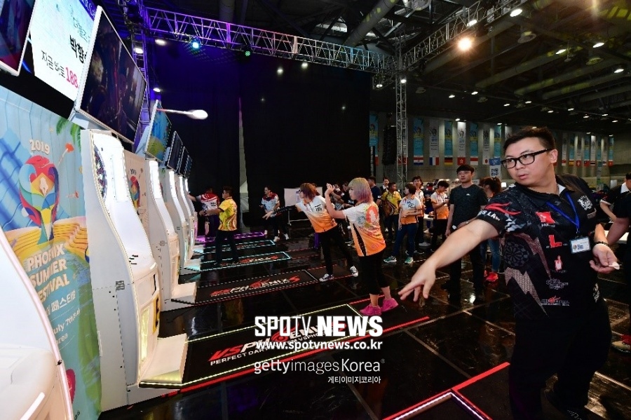 "조세호 형 이겼어요"…어른도 제압하는 '다트 형제'