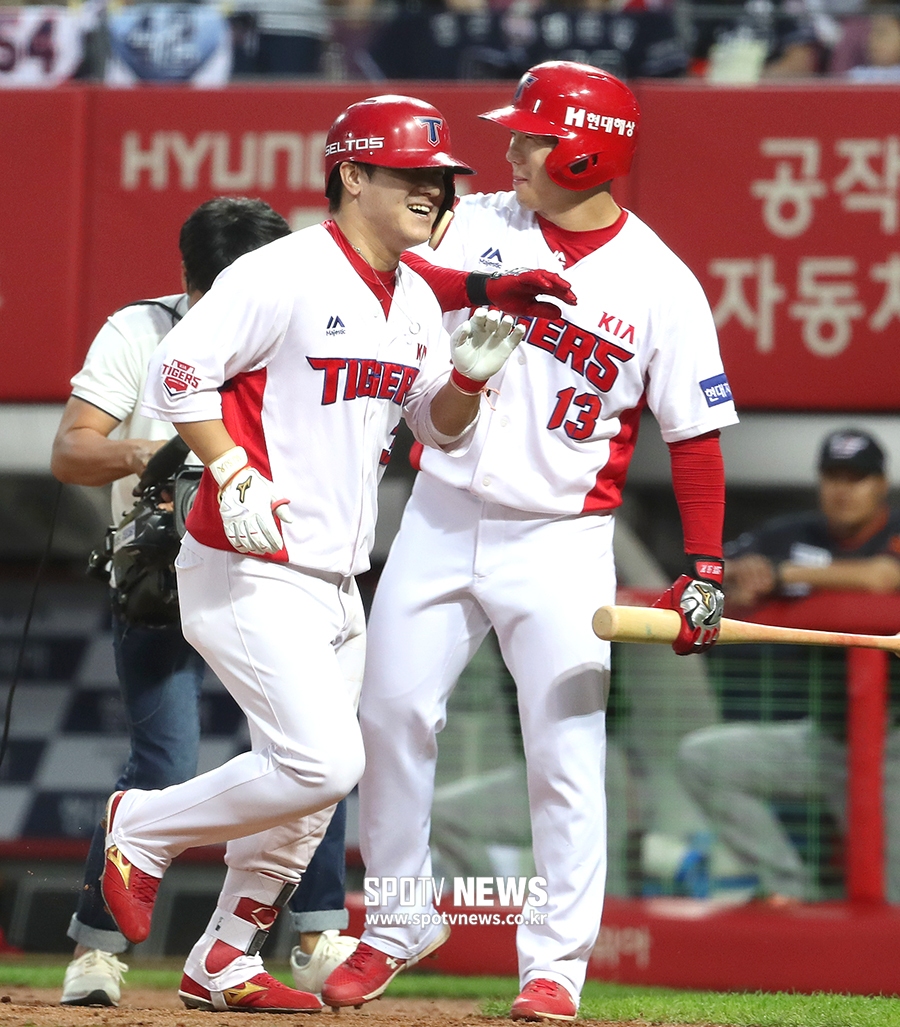 [포토S] 김선빈, '투런포 날렸어요!'